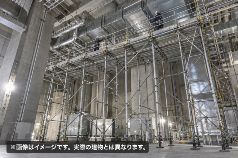 愛知県刈谷市内 公共文化施設新築工事に伴う空調機械室内仮設足場・屋上設備点検通路設置工事
